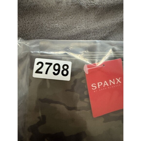 Spanx Leggings Womens 1X Green Camo Cropped Look At‎ Me Now A288466 NEW - Picture 11 of 11